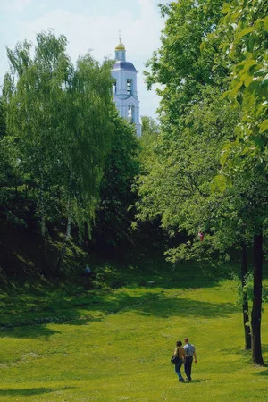 People at Tzaritzyno. Кадр 1