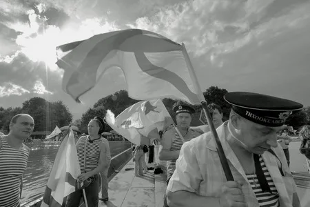 When sailors are singing. Кадр 8