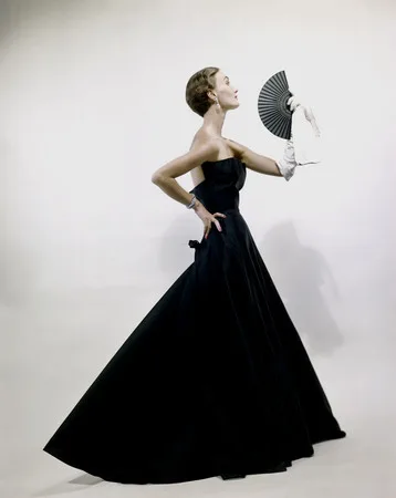 Christian Dior — 60 лет истории в фотографиях. Кадр 1