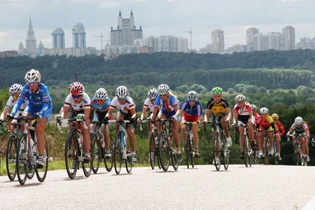Goal is finish. World junior championship in cycle racing in Moscow. Кадр 3