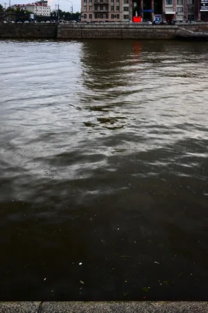 The Moskva river: nine times across. Кадр 4