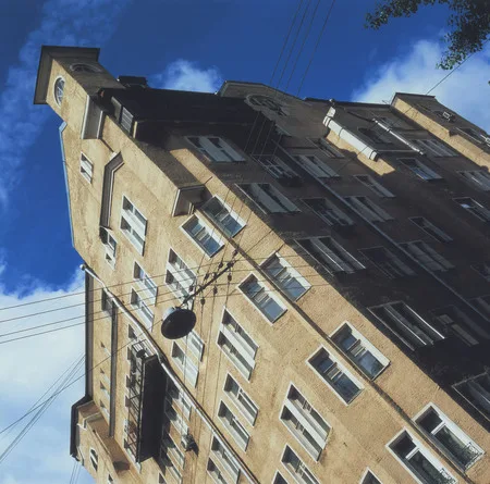 Swan song of Russian Modern: Profitable Moscow. Кадр 17