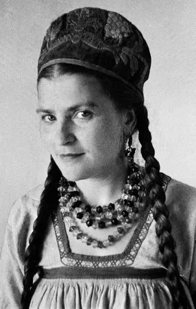 Closer to the body. Russian costume in photographs XIX — XXI centuries. Кадр 14