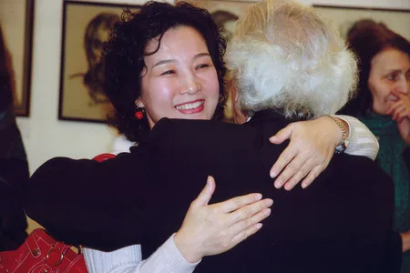 Anniversary. Even at the age of 90 the artist Nickolai Nikogosyan enjoys great popularity among women. Кадр 5
