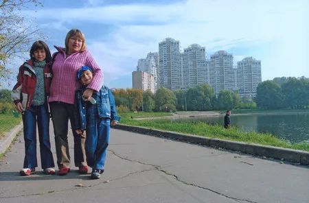 Mama, papa, brother and me — patronage family. Кадр 6