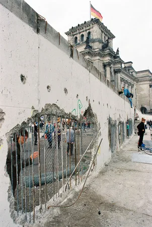 The fall of the Berlin wall. Кадр 14