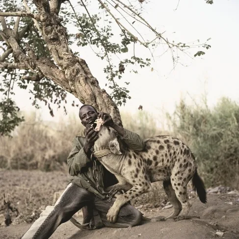 The Hyena and Other Men. Кадр 4