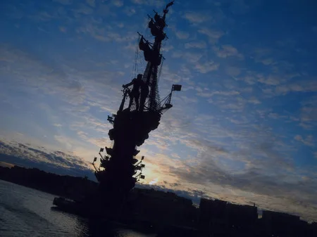 Peter the Great monument. Кадр 9