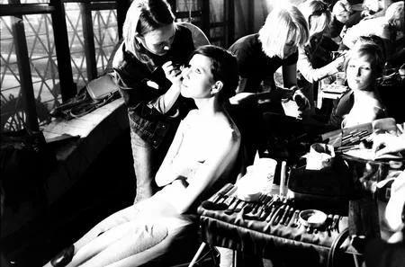 Behind side scenes AlboMODA 2001. Кадр 6