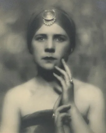 Movement. 1920s. Кадр 2