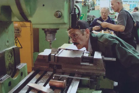Moscow craftsmen. Competition of professional skills 2009 among turners, millers and locksmiths. Кадр 1