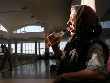 People of the train station. Кадр 8