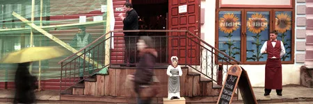 People in the city. Кадр 7