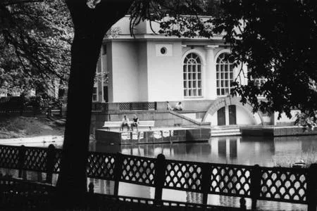 On the patriarshih in August 2002. Кадр 3