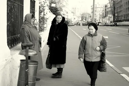 Different people of the one city. Кадр 1
