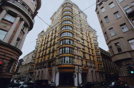 Немного цвета. Самые дорогие дома Москвы. Кадр 5