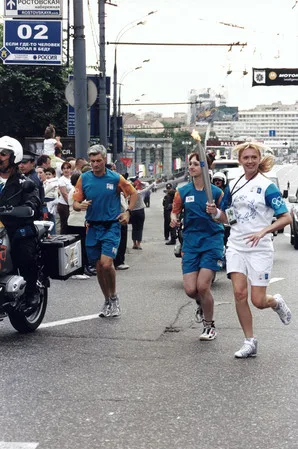 July 3, 2004. Moscow meets the Olympic fire. Кадр 4