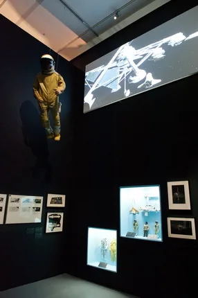 Designing 007: Fifty Years of Bond Style. Кадр 22