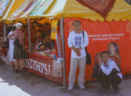 Muscovites and guests of the capital. Кадр 10