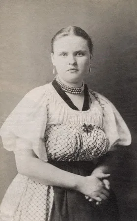 Closer to the body. Russian costume in photographs XIX — XXI centuries. Кадр 2