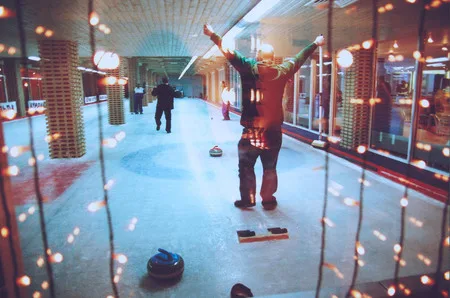 Curling and the road. Кадр 8
