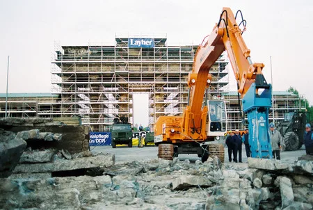The fall of the Berlin wall. Кадр 13