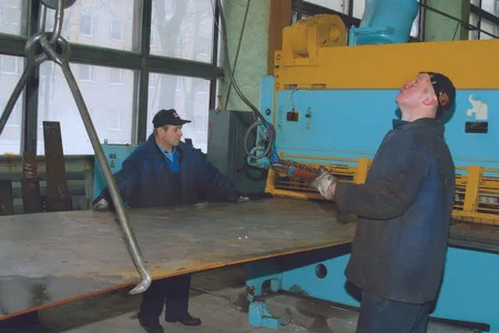 Лианозовский электромеханический завод. Кадр 10