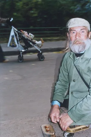 People like people. Кадр 3