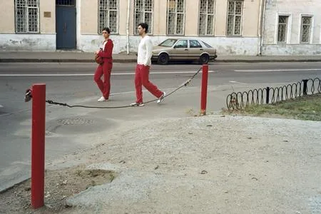 People in red. Кадр 10