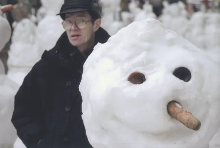 Snow people. Кадр 10