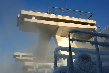 Isn’t it cold?. Кадр 6
