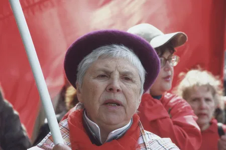 Forever young or in the red light. Кадр 8
