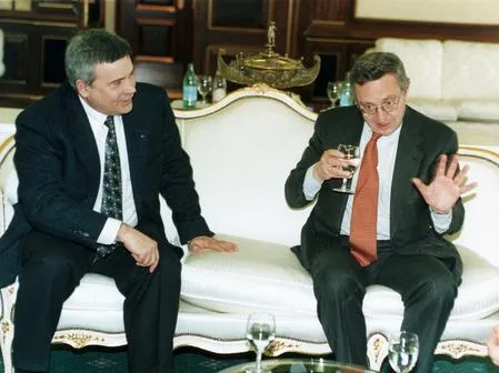Different days. Different meetings. Кадр 5