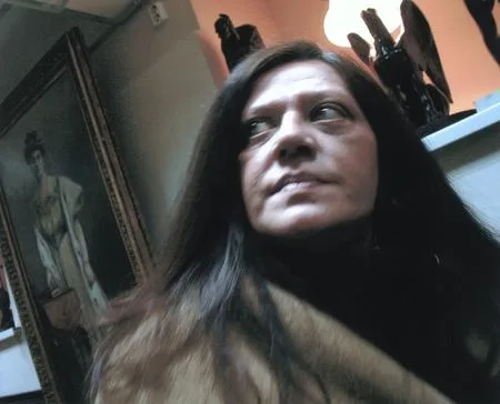 Tatyana Tolstaja in an antique shop. Кадр 7
