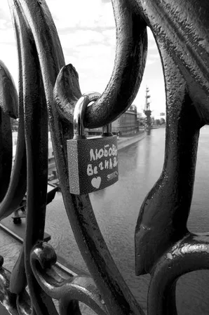 Lock for luck. Кадр 1