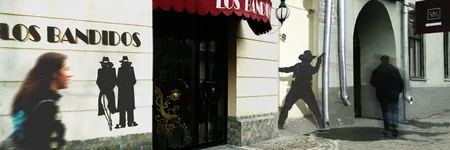 People in the city. Кадр 3