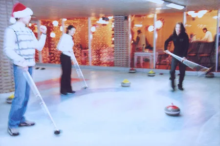 Curling and the road. Кадр 2