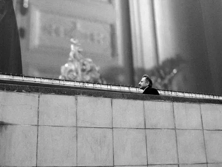 Lost in the city. Кадр 6