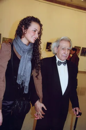 Anniversary. Even at the age of 90 the artist Nickolai Nikogosyan enjoys great popularity among women. Кадр 9