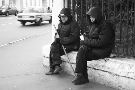 Different people of the one city. Кадр 2