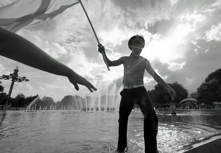 When sailors are singing. Кадр 4