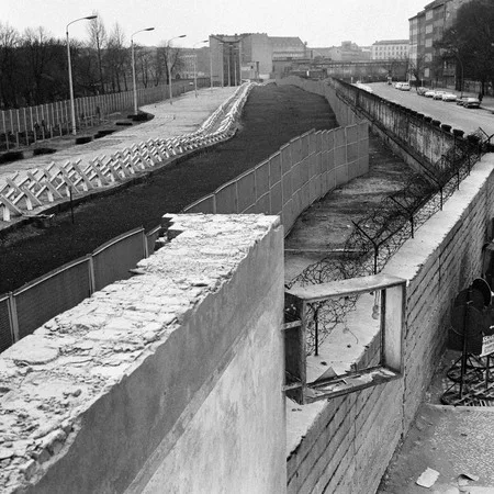 The fall of the Berlin wall. Кадр 7
