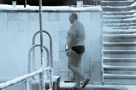 Moscow. Swimming pool. Frost. Кадр 7