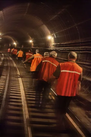 Subway “walkers”. Кадр 6
