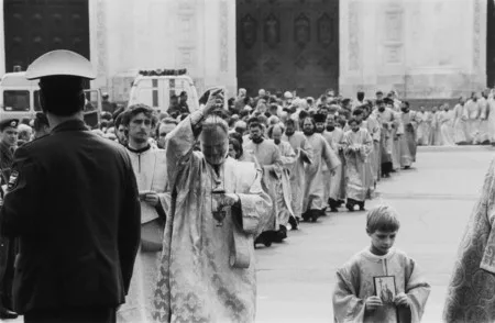 A religious procession. Кадр 6