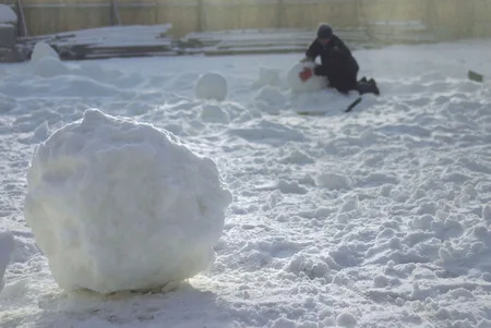 Snow people. Кадр 4