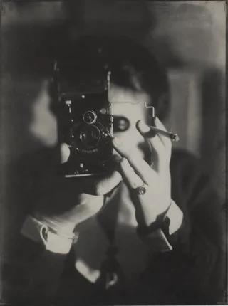 Это Париж! Модернизм в фотографии. 1920-1950. Из коллекции Кристиана Букре. Кадр 8