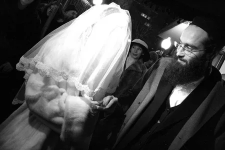 Huppah — Jewish wedding. Кадр 8