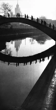 Songs of autumn city. Кадр 2