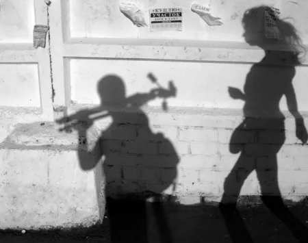 Playing with a shadow. Кадр 1